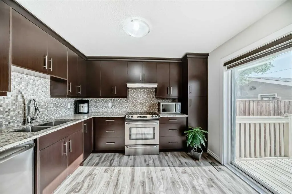 83 Castlebrook Way NE