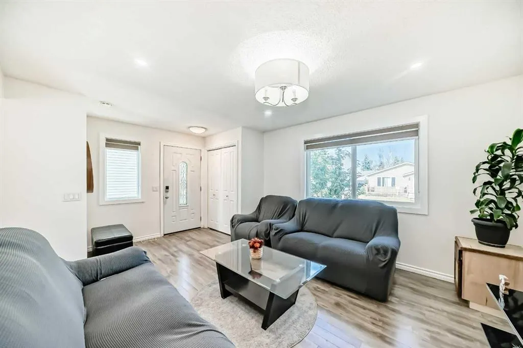 83 Castlebrook Way NE