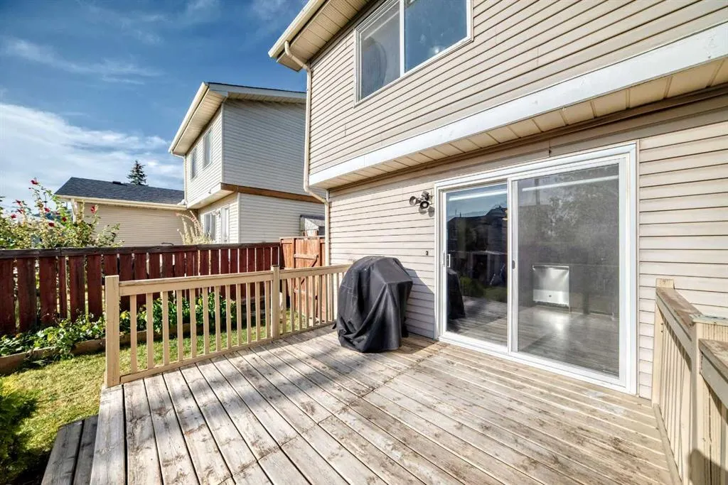 83 Castlebrook Way NE