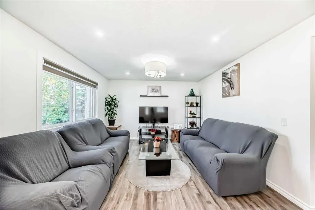 83 Castlebrook Way NE