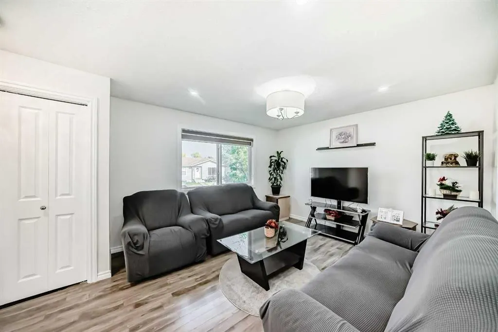 83 Castlebrook Way NE