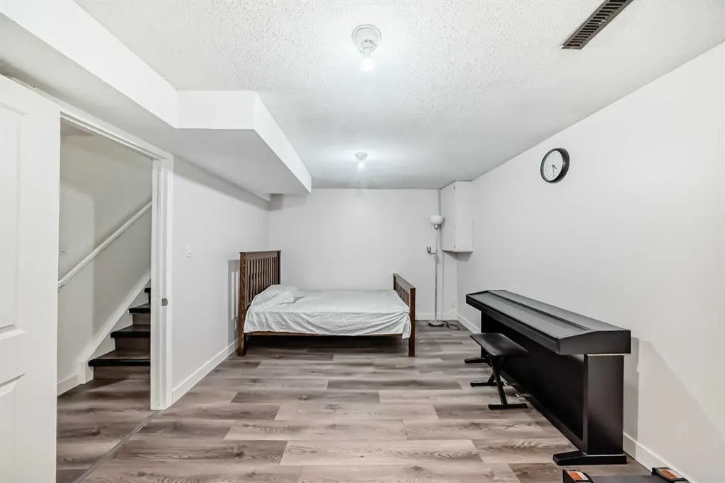 83 Castlebrook Way NE
