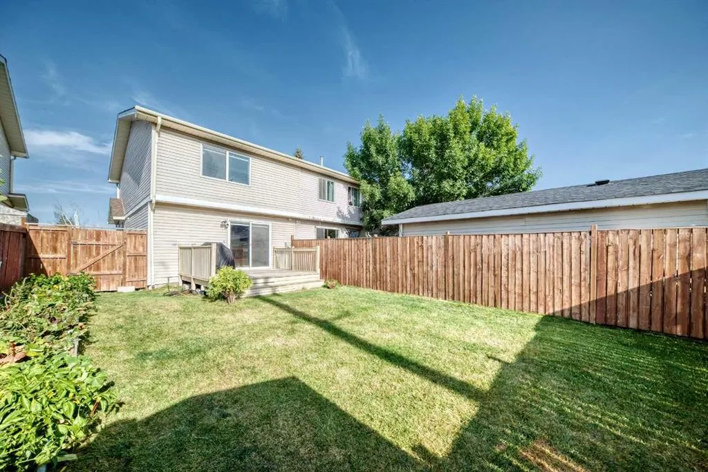 83 Castlebrook Way NE