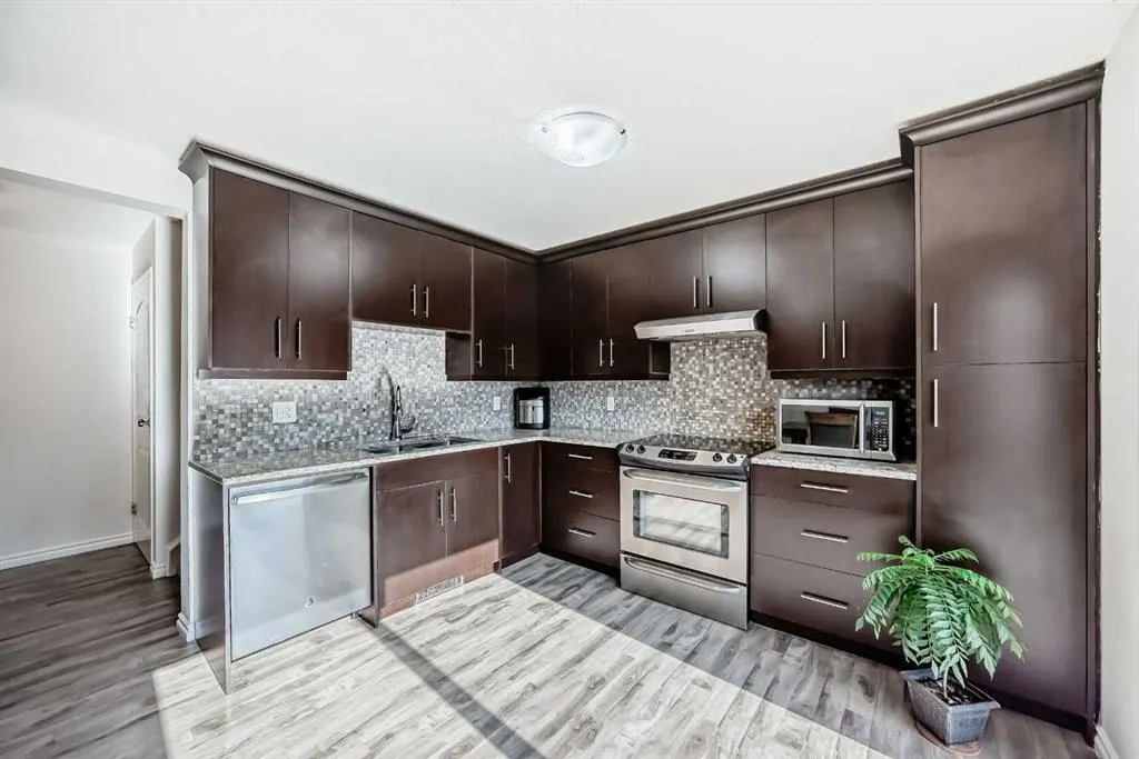 83 Castlebrook Way NE