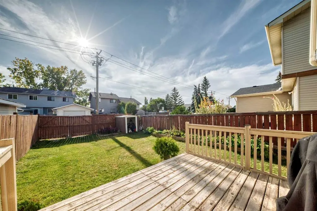 83 Castlebrook Way NE