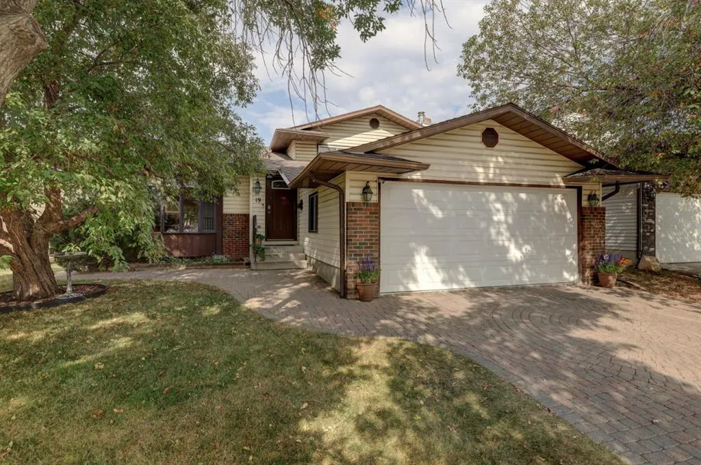 19 Castlefall Way NE
