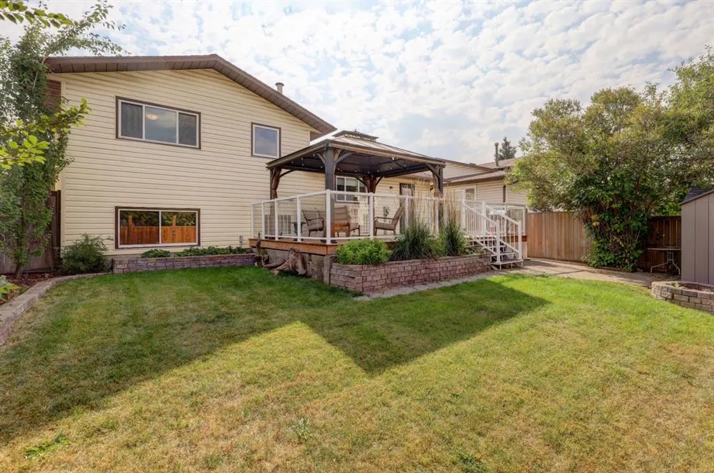 19 Castlefall Way NE