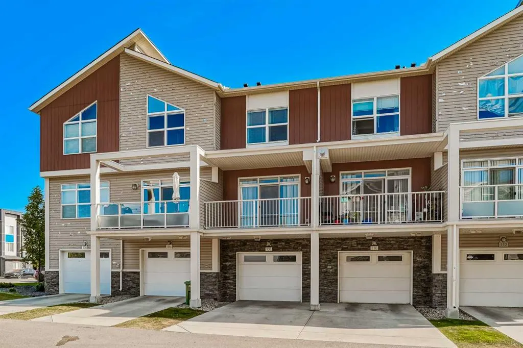 108 Redstone View NE