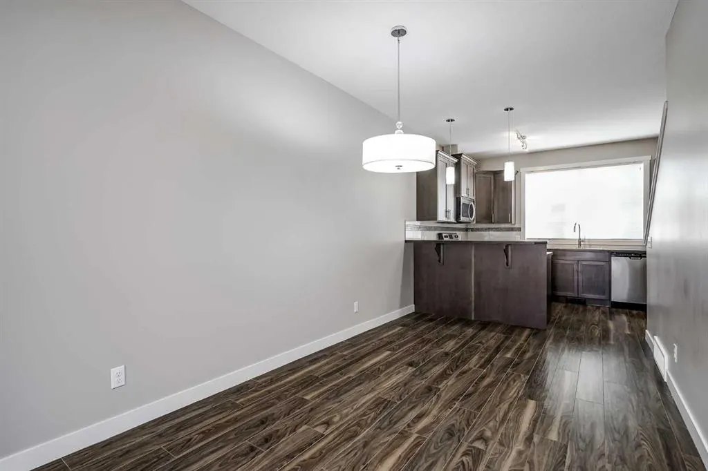 108 Redstone View NE