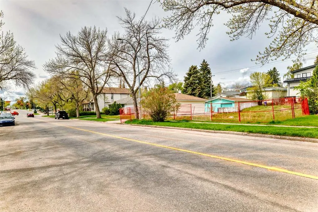 521 Northmount Drive NW