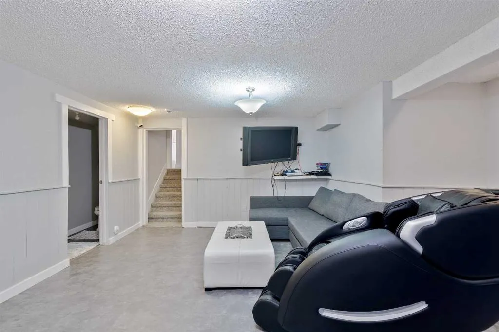124 Whiteside Crescent NE
