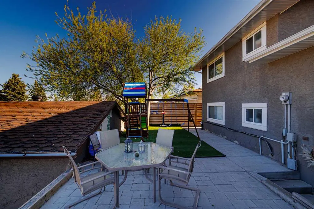 124 Whiteside Crescent NE