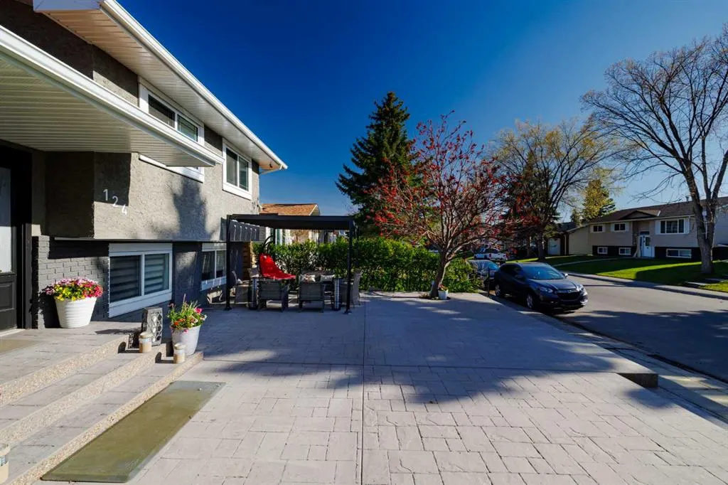 124 Whiteside Crescent NE