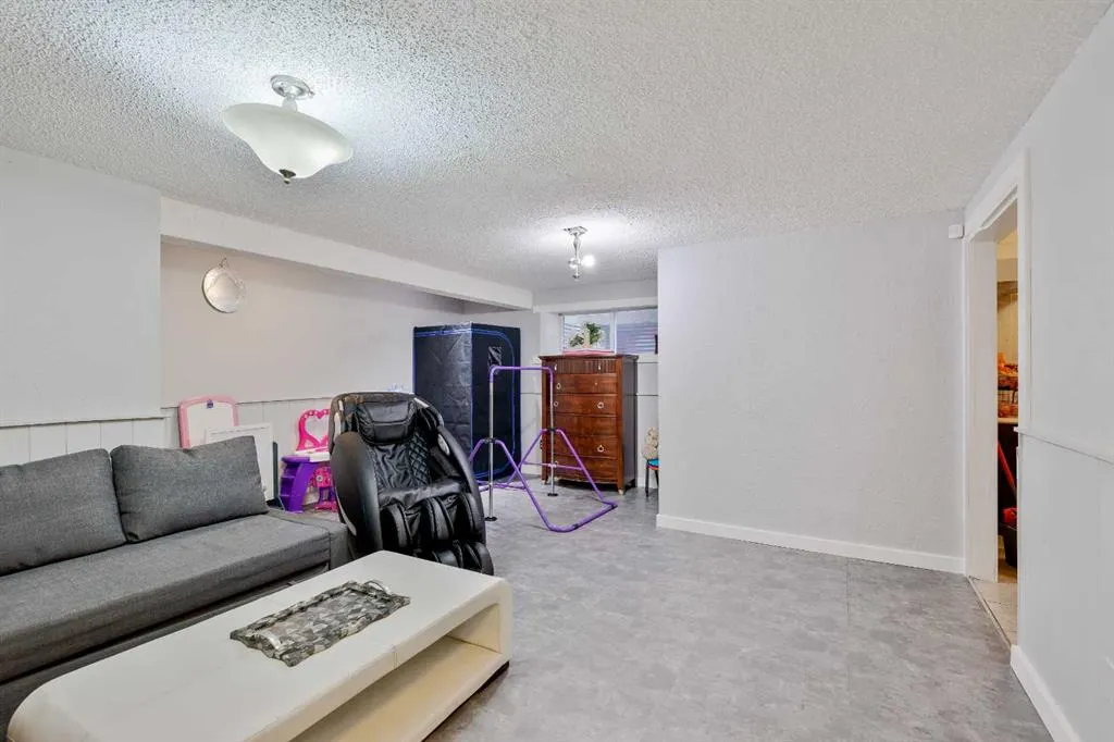 124 Whiteside Crescent NE