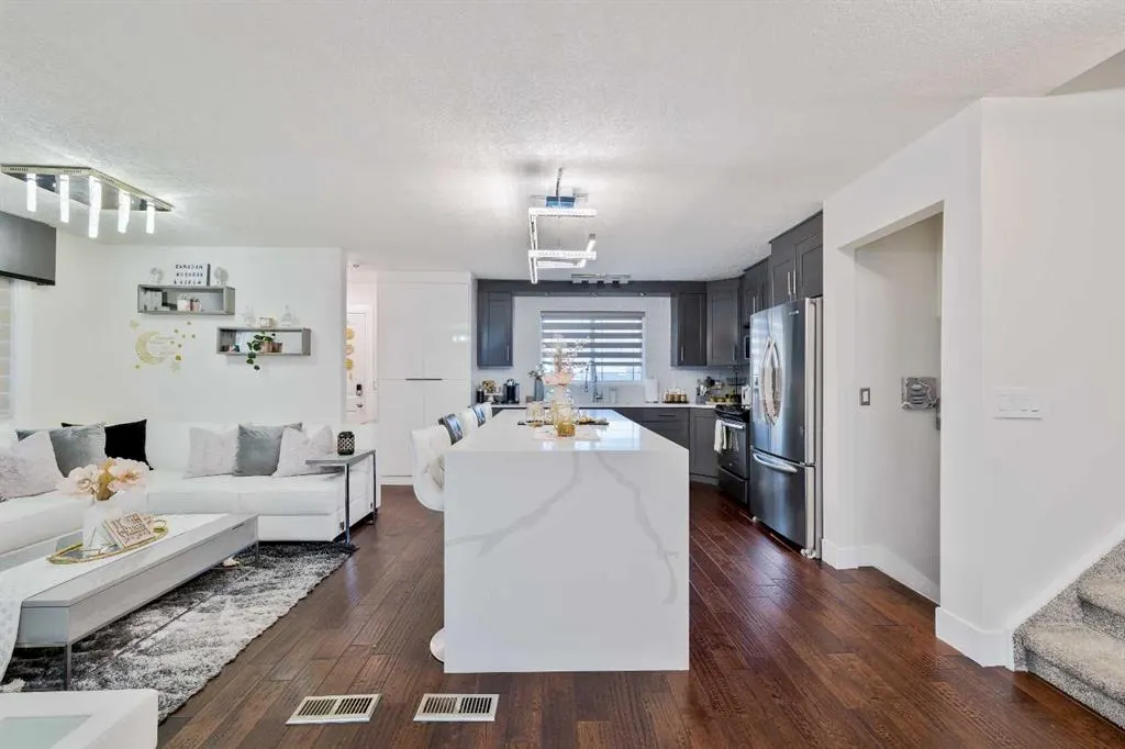 124 Whiteside Crescent NE