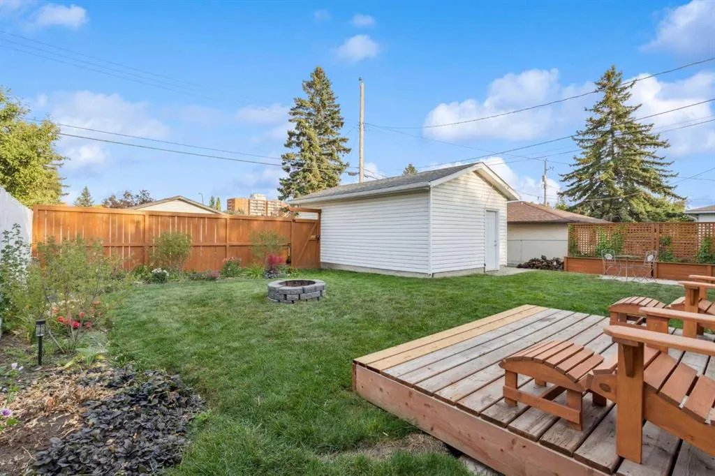 1616 Robson Crescent SE