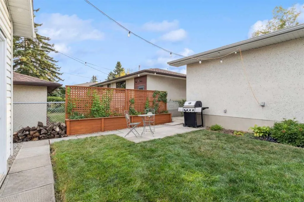 1616 Robson Crescent SE