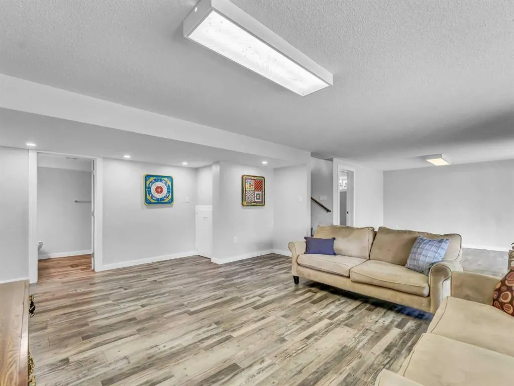 14 Finlay Court SW