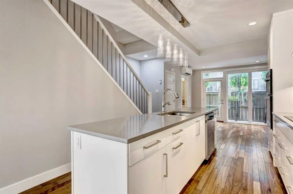 2717 17 Street SW, #204