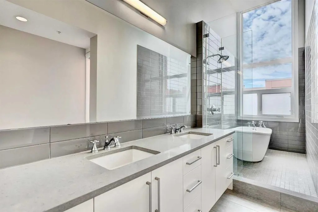 2717 17 Street SW, #204