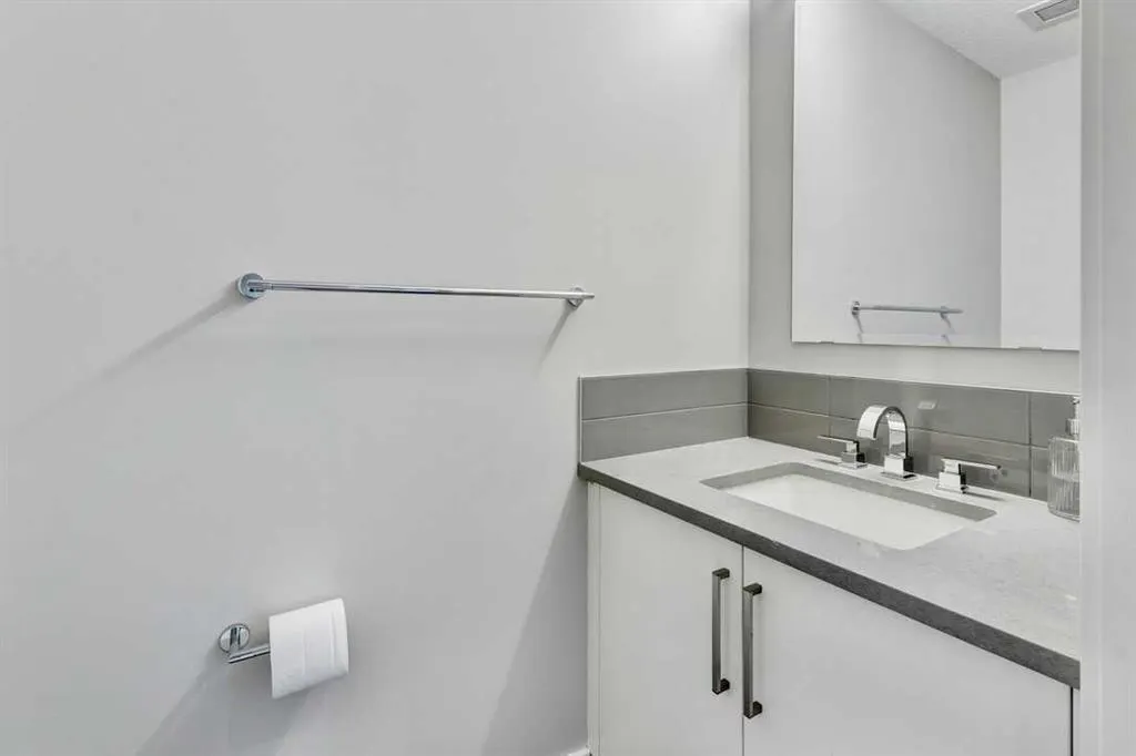 2717 17 Street SW, #204