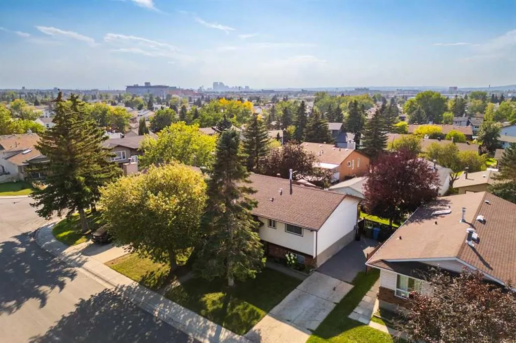 23 Whitlock Close NE