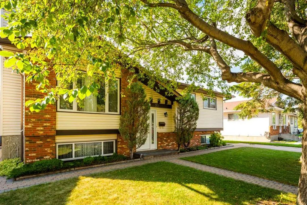 23 Whitlock Close NE