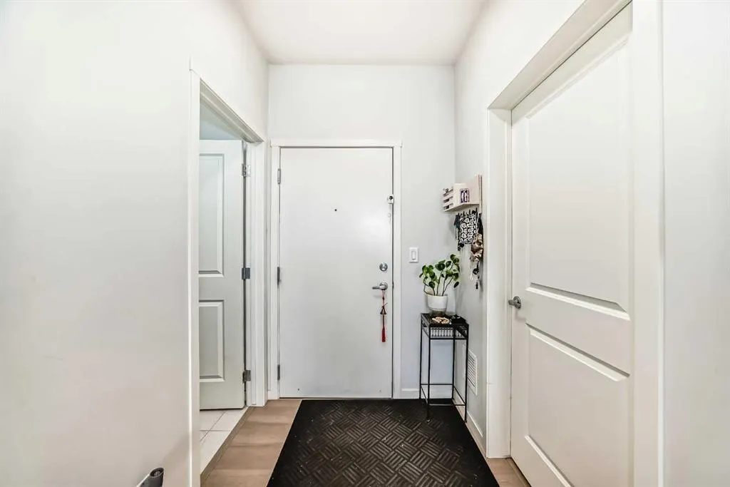 100 Harvest Hills Place NE, #404