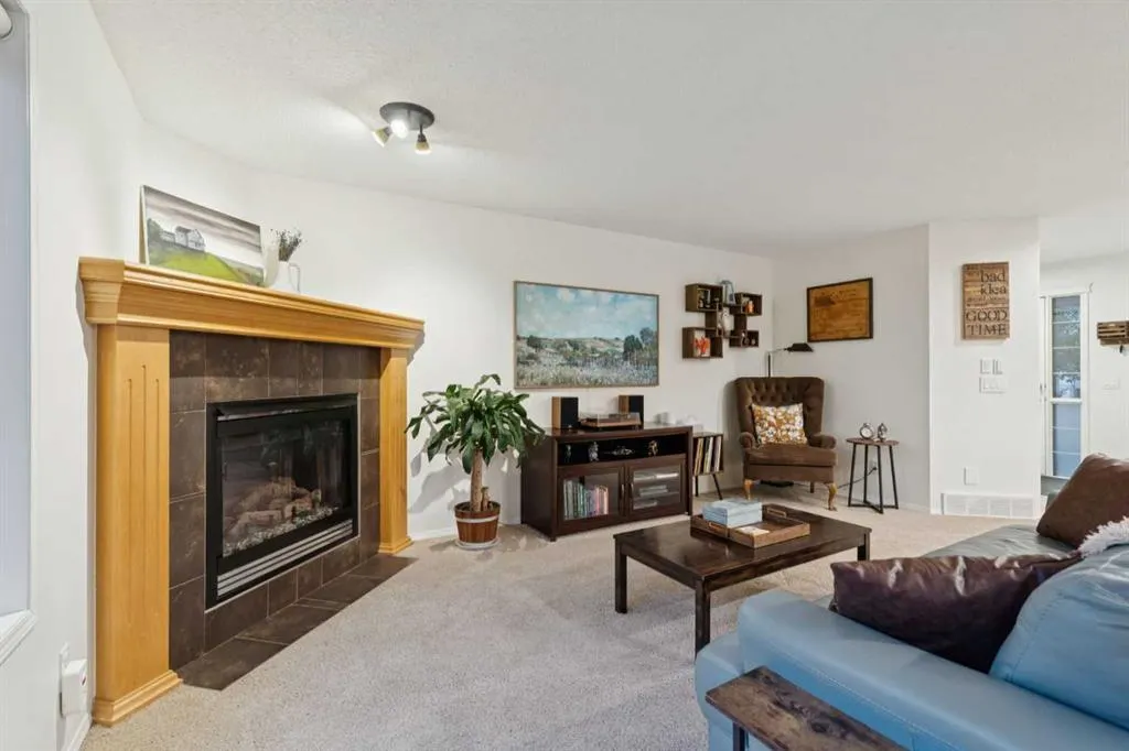 251 Everwillow Close SW