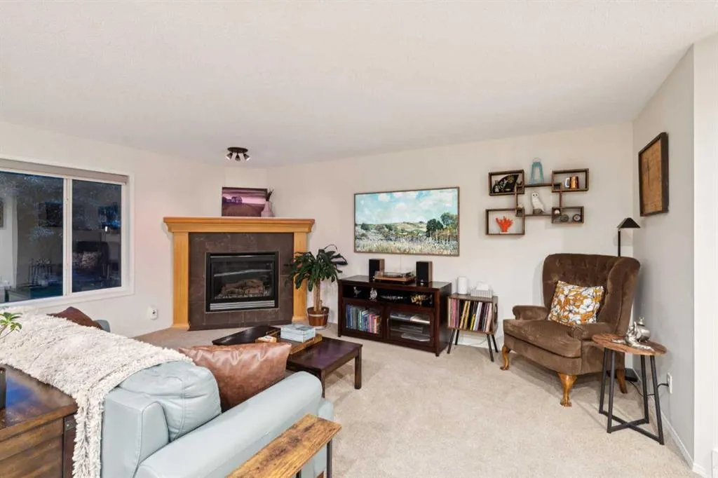 251 Everwillow Close SW