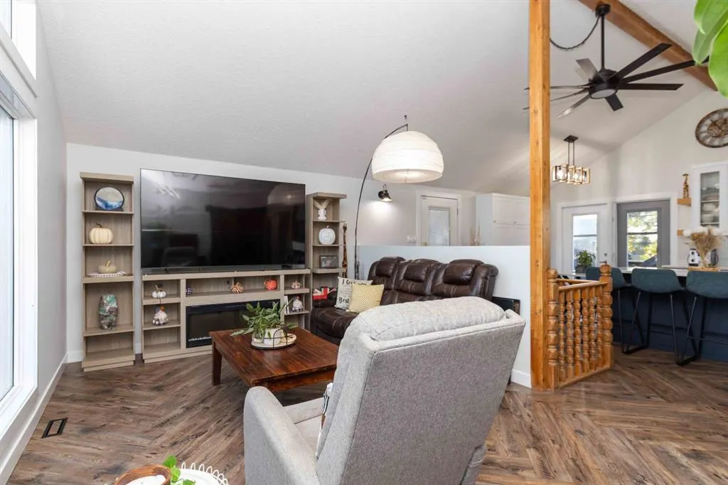 225 Farrell Crescent