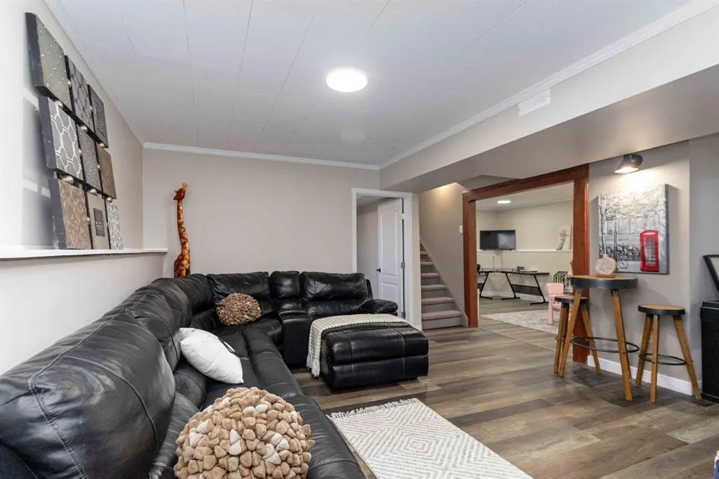225 Farrell Crescent