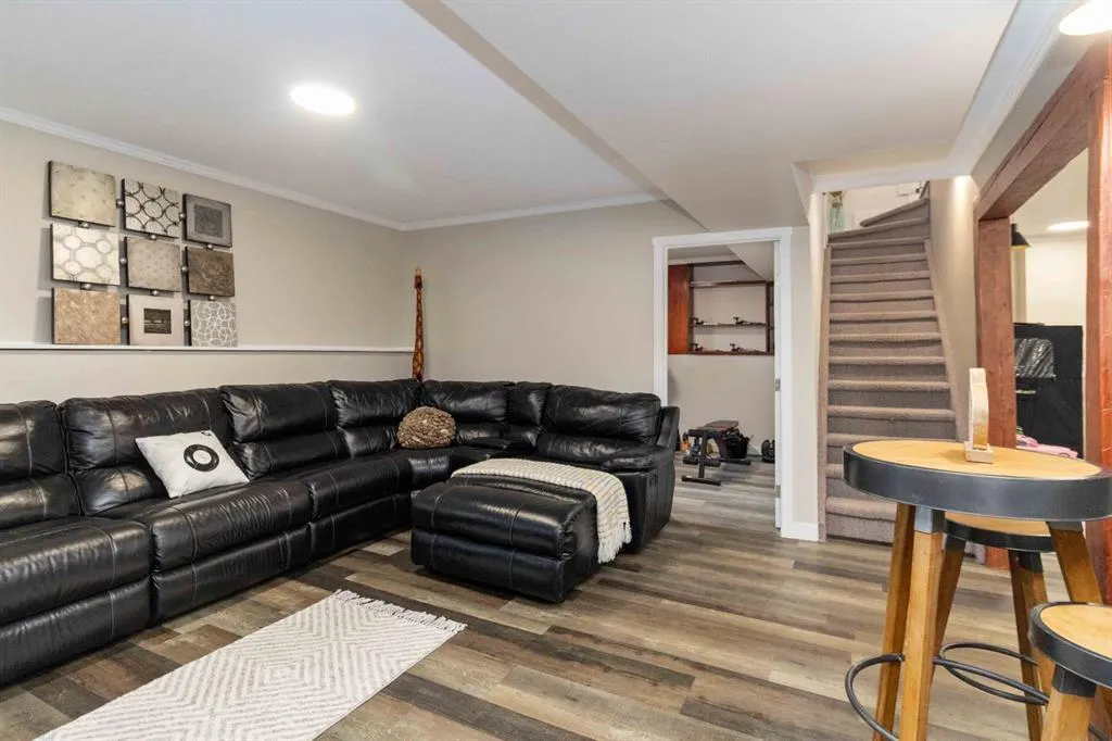 225 Farrell Crescent