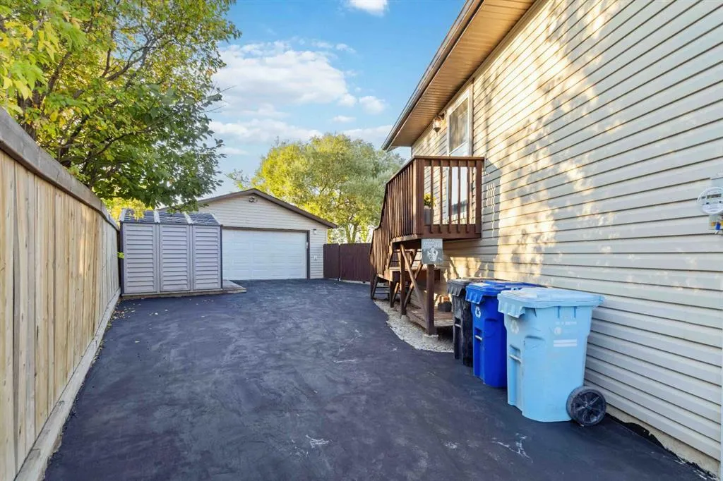 225 Farrell Crescent