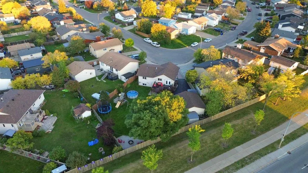 225 Farrell Crescent