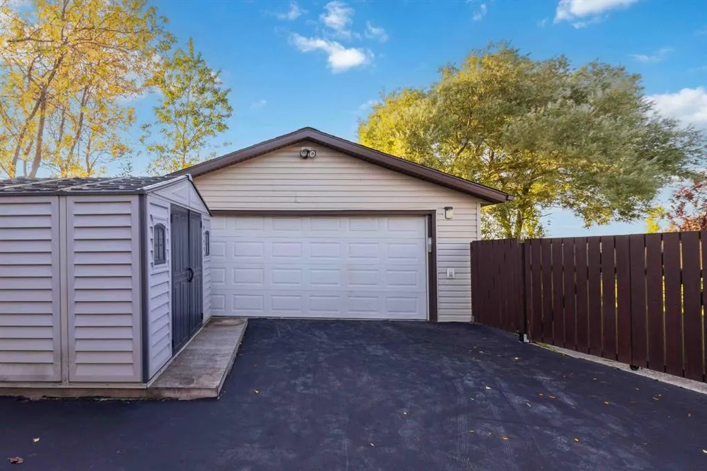 225 Farrell Crescent