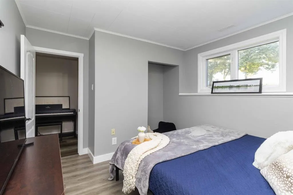 225 Farrell Crescent