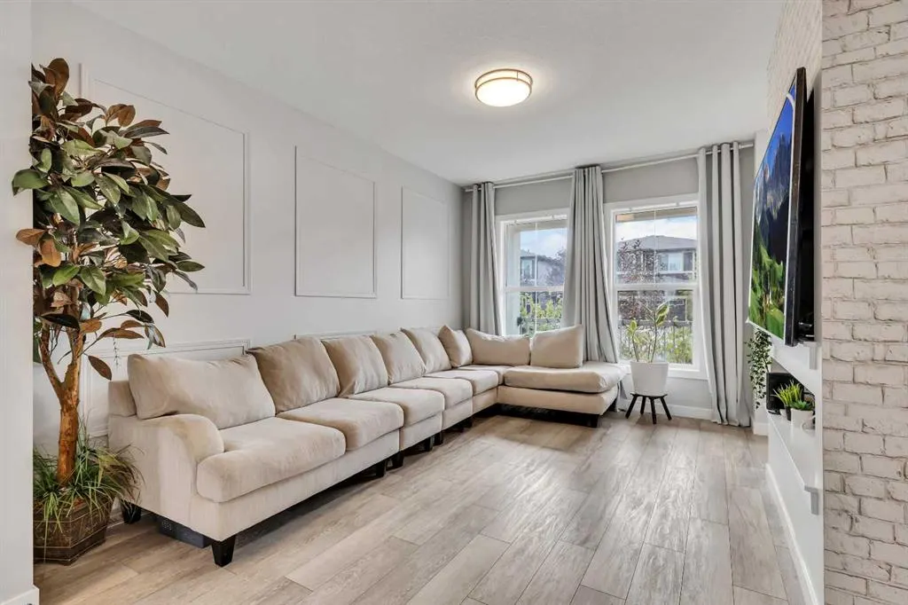 224 Hillcrest Road SW