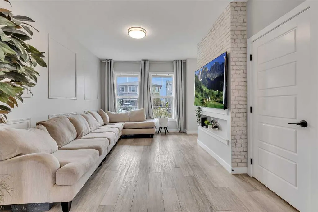 224 Hillcrest Road SW