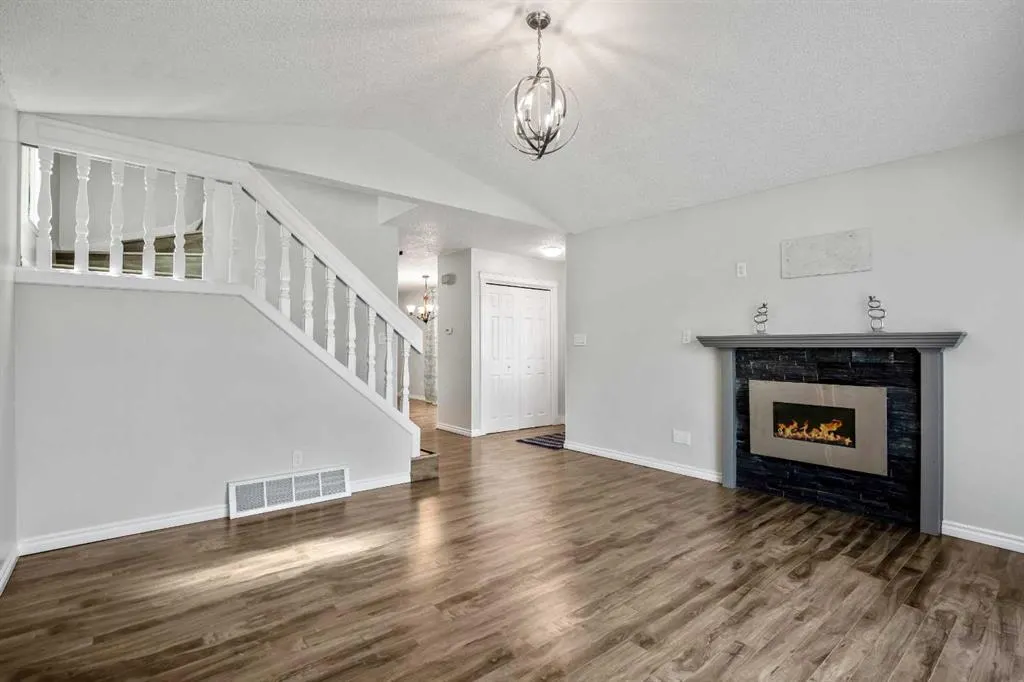29 Woodglen Crescent SW