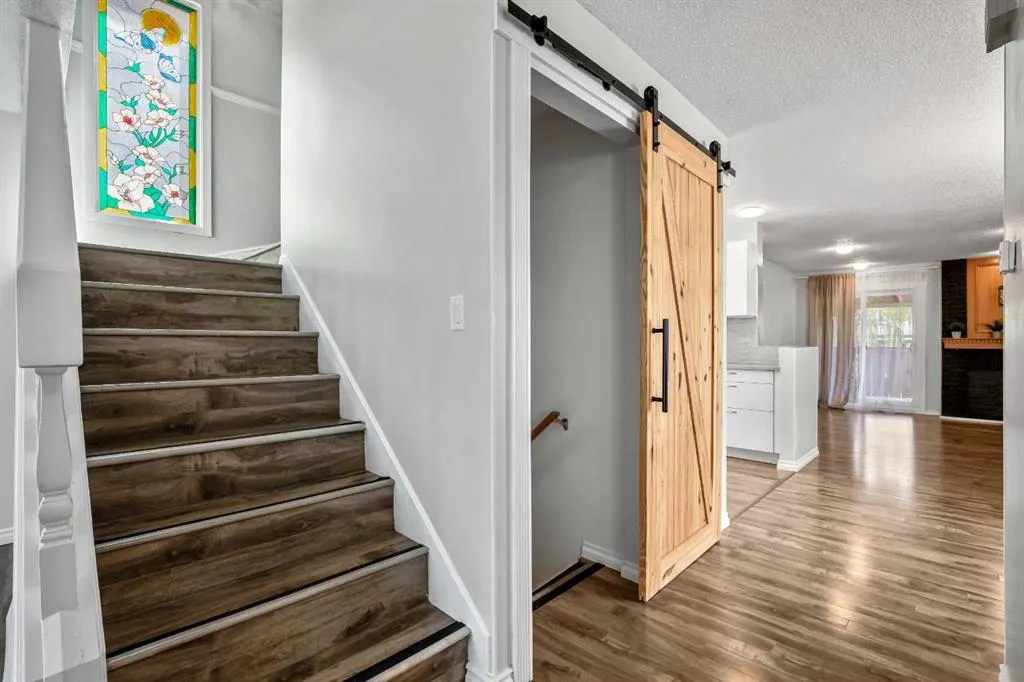 29 Woodglen Crescent SW