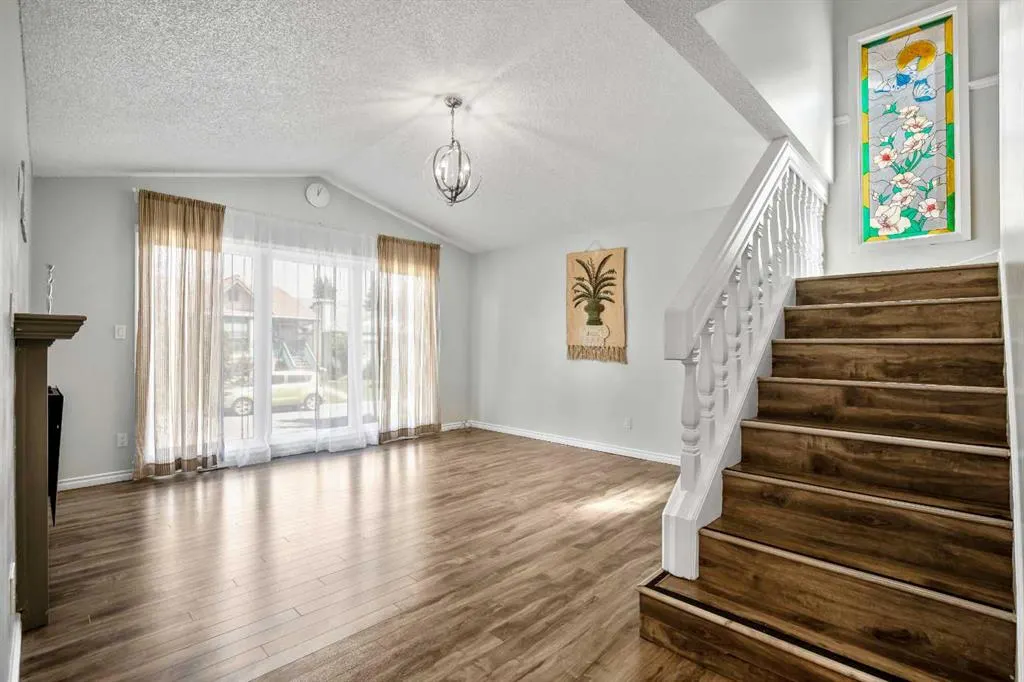 29 Woodglen Crescent SW