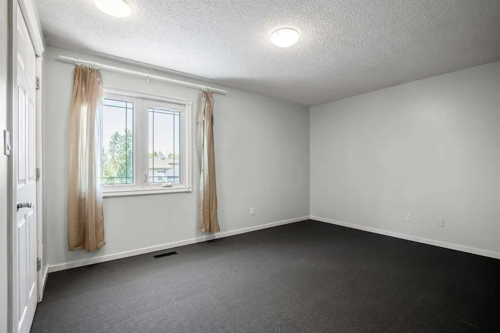 29 Woodglen Crescent SW
