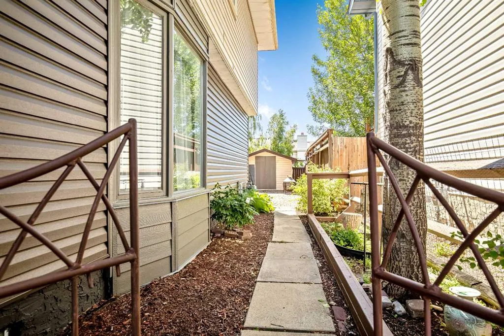 29 Woodglen Crescent SW