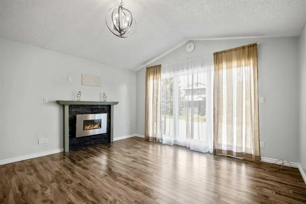 29 Woodglen Crescent SW
