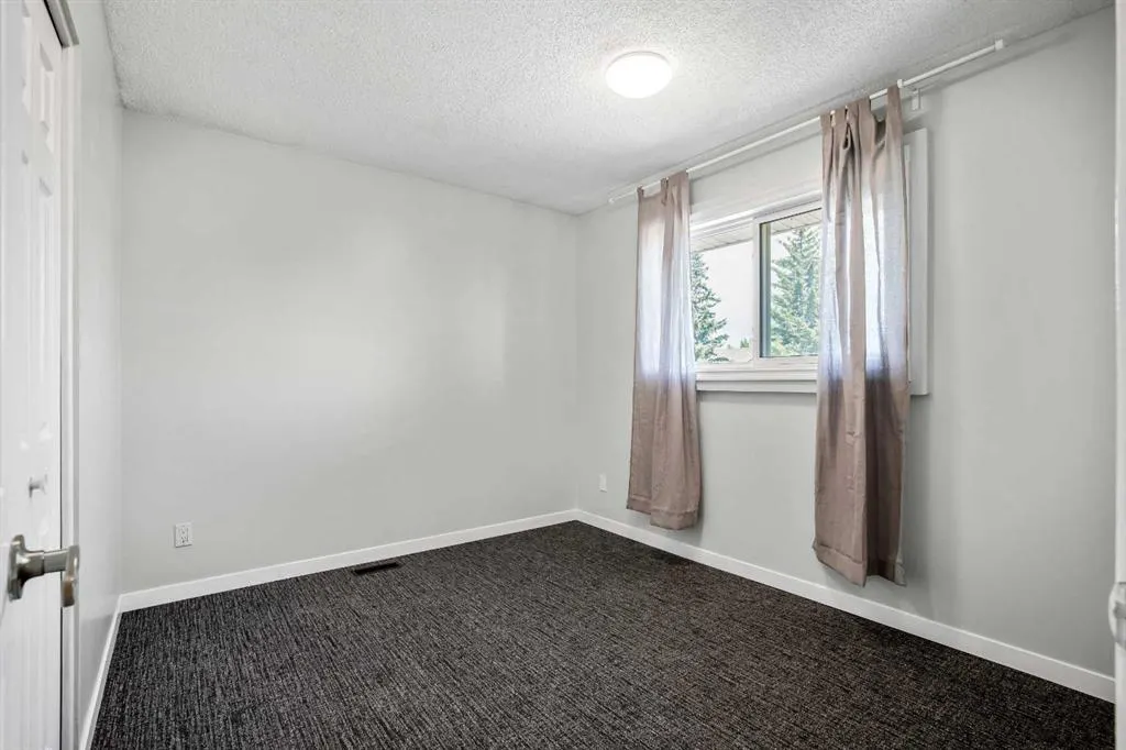 29 Woodglen Crescent SW