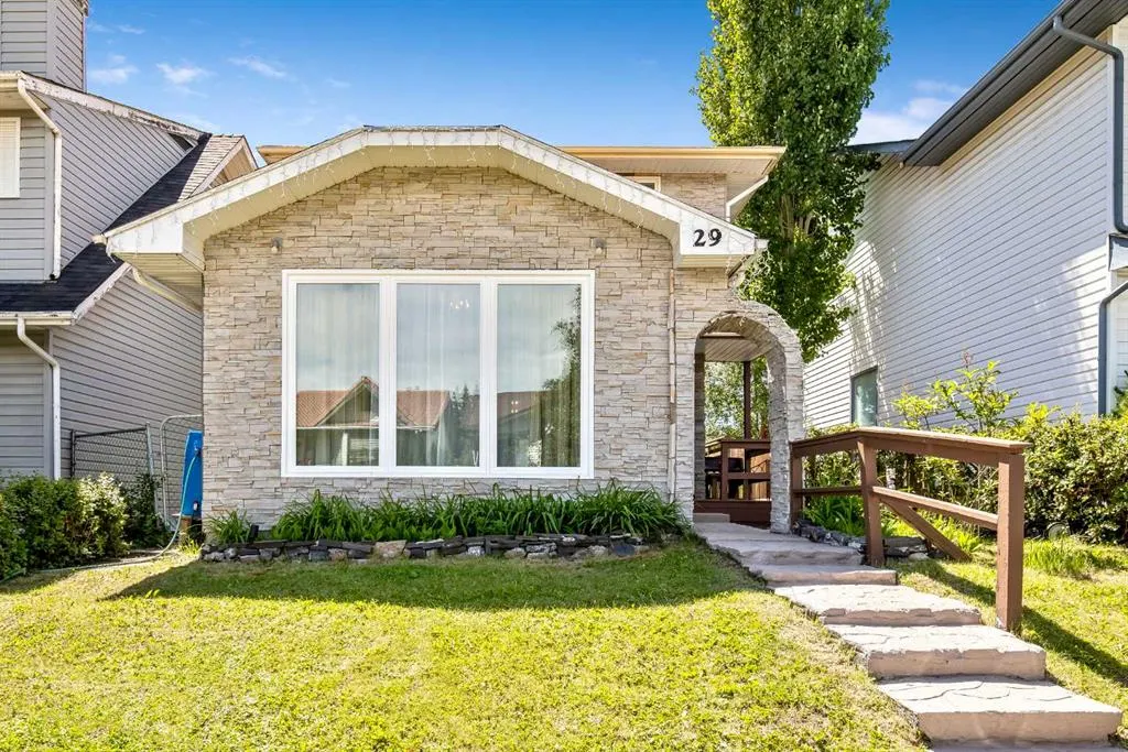 29 Woodglen Crescent SW