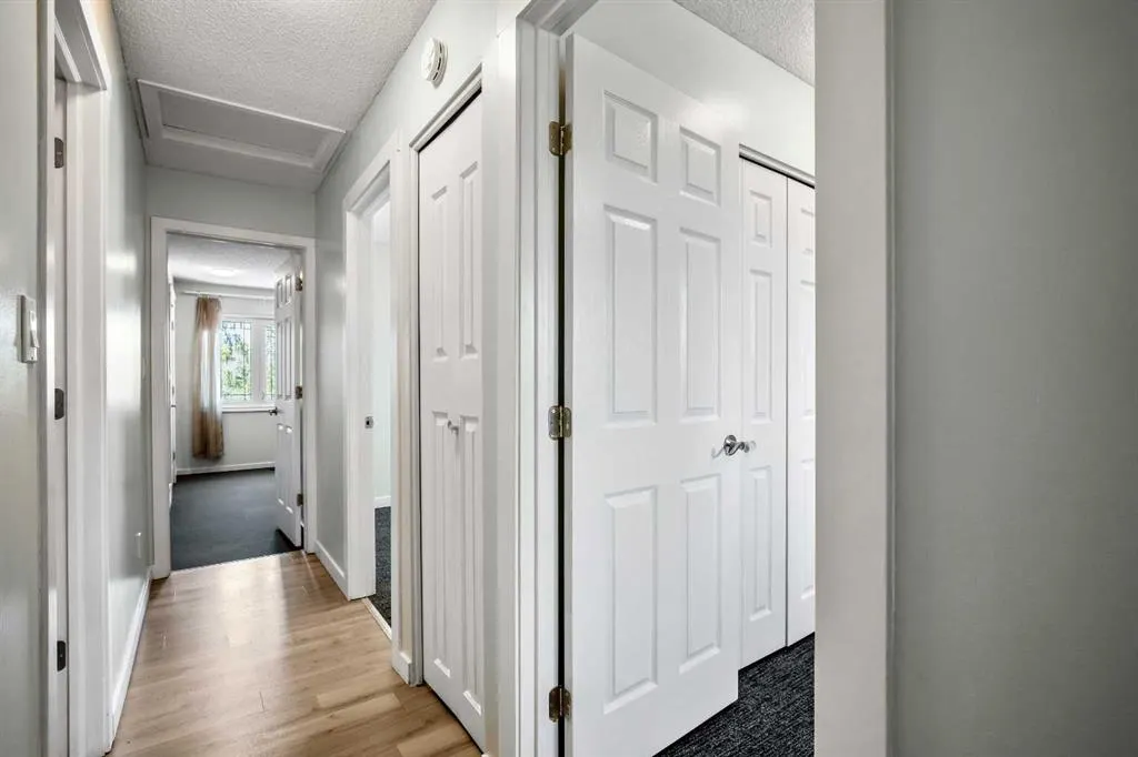 29 Woodglen Crescent SW