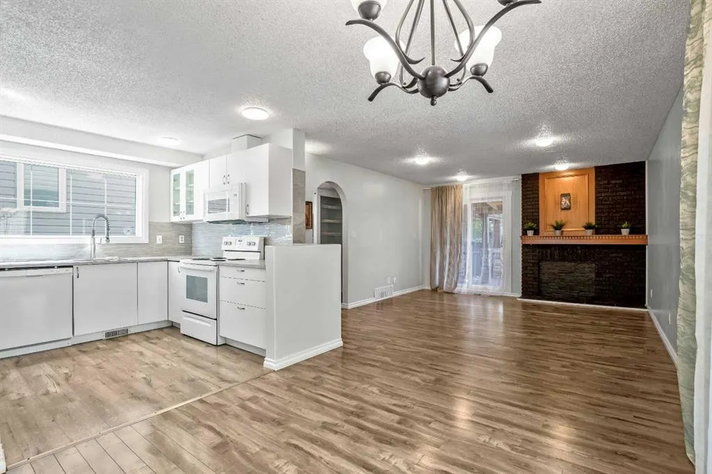 29 Woodglen Crescent SW