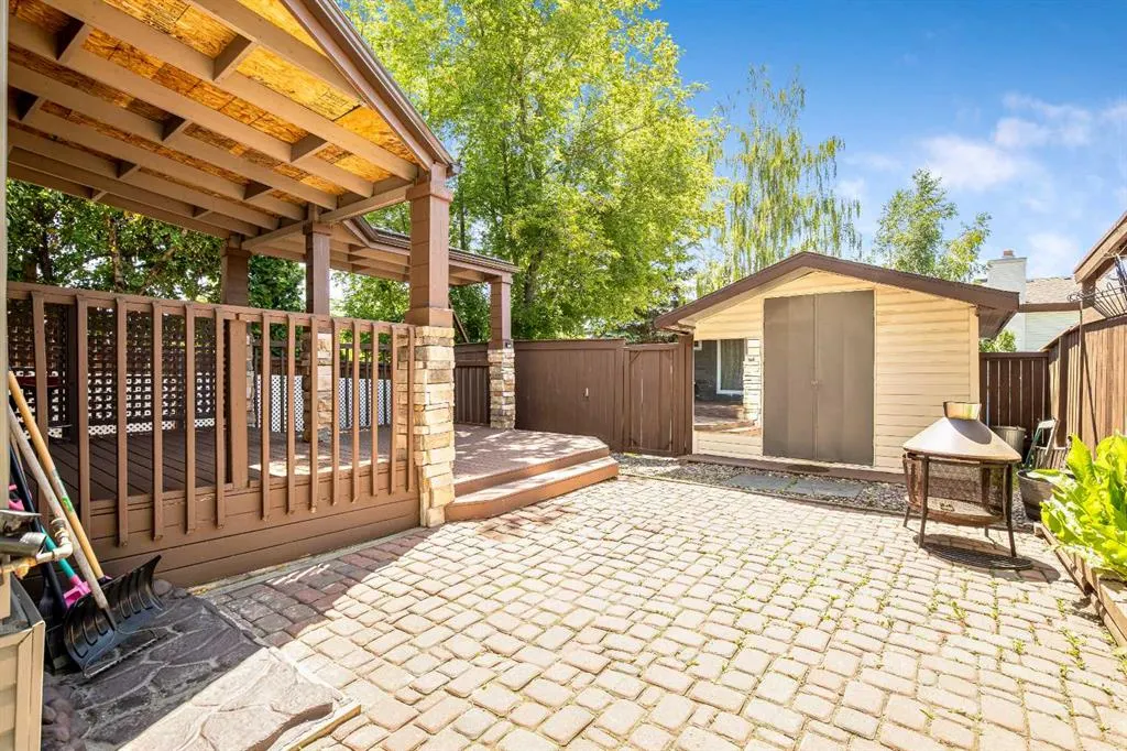 29 Woodglen Crescent SW